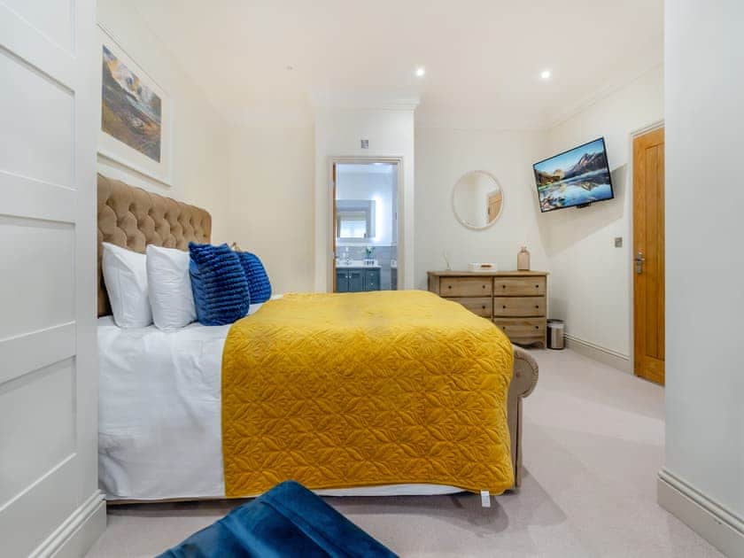 Double bedroom | Everley - Derwent House Apartments, Scarborough