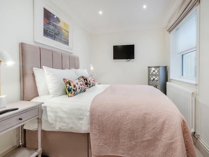 Double bedroom | Everley - Derwent House Apartments, Scarborough