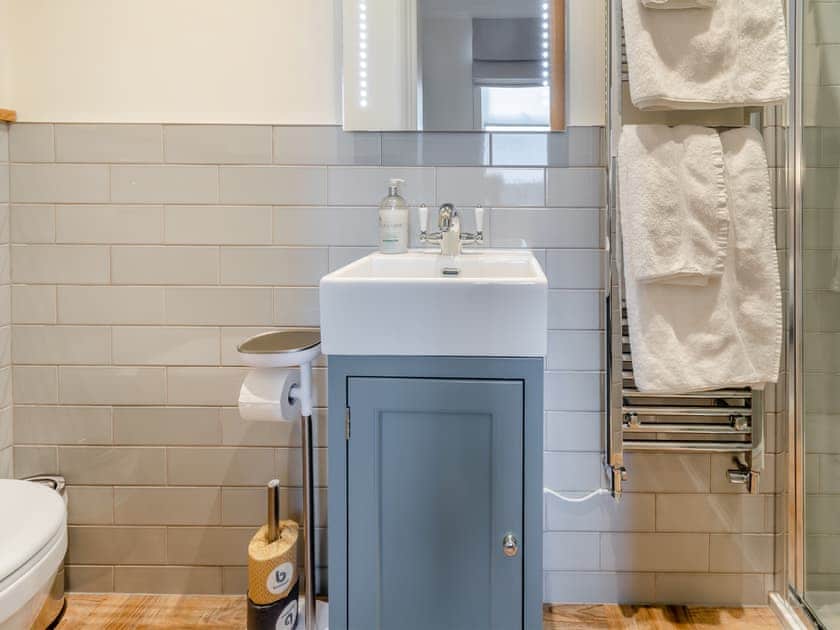 Bathroom | Everley - Derwent House Apartments, Scarborough