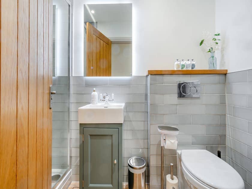 Bathroom | Everley - Derwent House Apartments, Scarborough