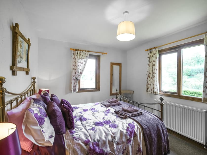 Double bedroom | Pine Lodge - Shropshire Getaways, Bridgnorth and Ironbridge