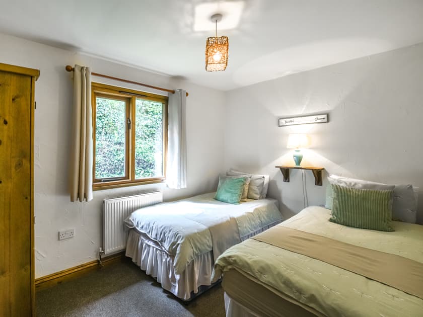 Twin bedroom | Pine Lodge - Shropshire Getaways, Bridgnorth and Ironbridge