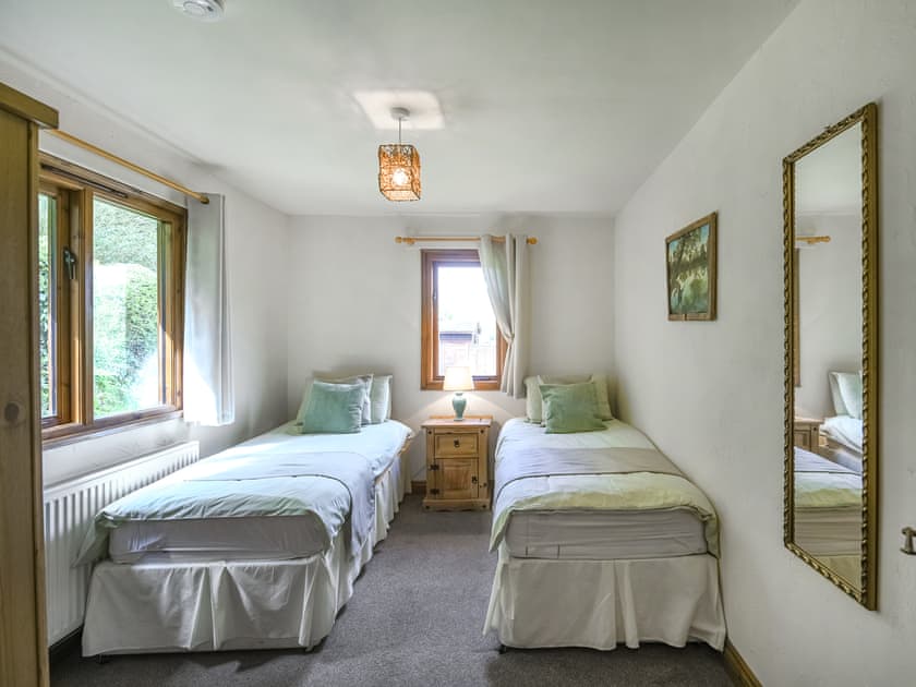 Twin bedroom | Pine Lodge - Shropshire Getaways, Bridgnorth and Ironbridge