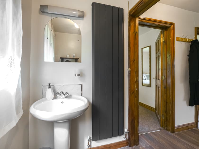Bathroom | Pine Lodge - Shropshire Getaways, Bridgnorth and Ironbridge
