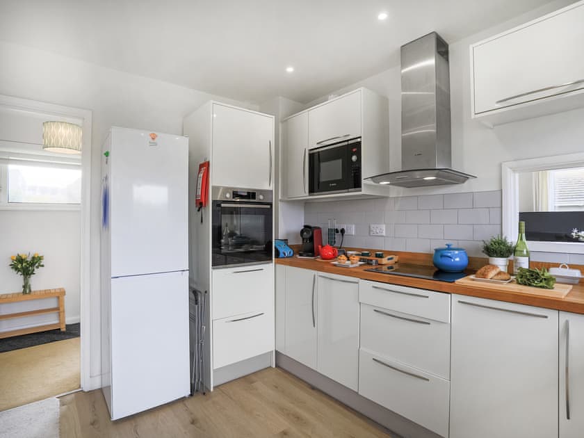Kitchen | Sea Breeze, Wembury
