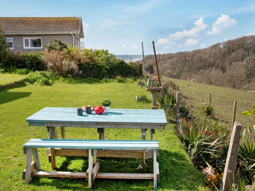 Outdoor area | Sea Breeze, Wembury