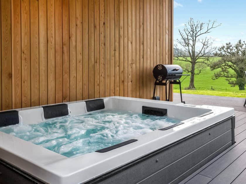 Hot tub | Melbury Lodge - Brewery Farm Lodges, Ansty, near Dorchester