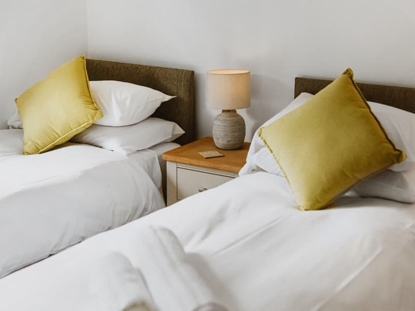 Twin bedroom | Melbury Lodge - Brewery Farm Lodges, Ansty, near Dorchester