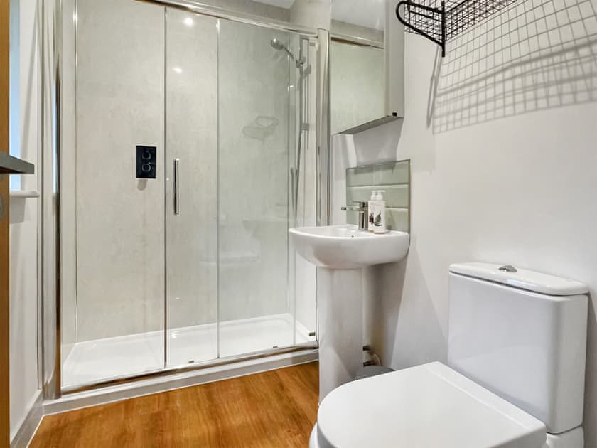 Bathroom | Melbury Lodge - Brewery Farm Lodges, Ansty, near Dorchester