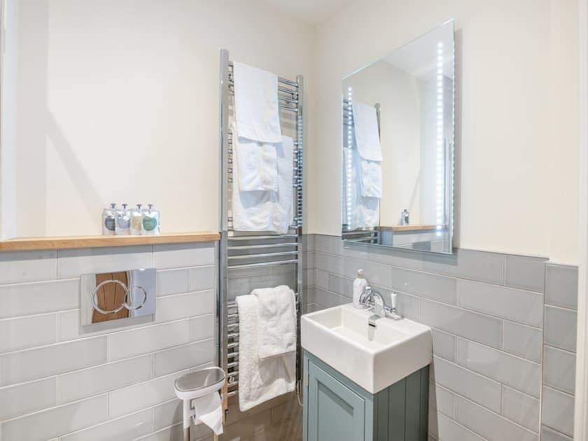 Bathroom | Harwood - Derwent House Apartments, Scarborough