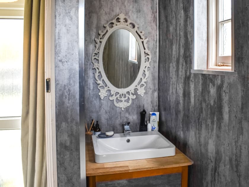 Bathroom | The Old Bakehouse, Perranporth