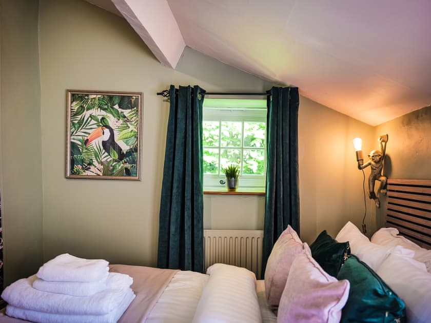 Double bedroom | Snowdrop Cottage, Welburn, near York
