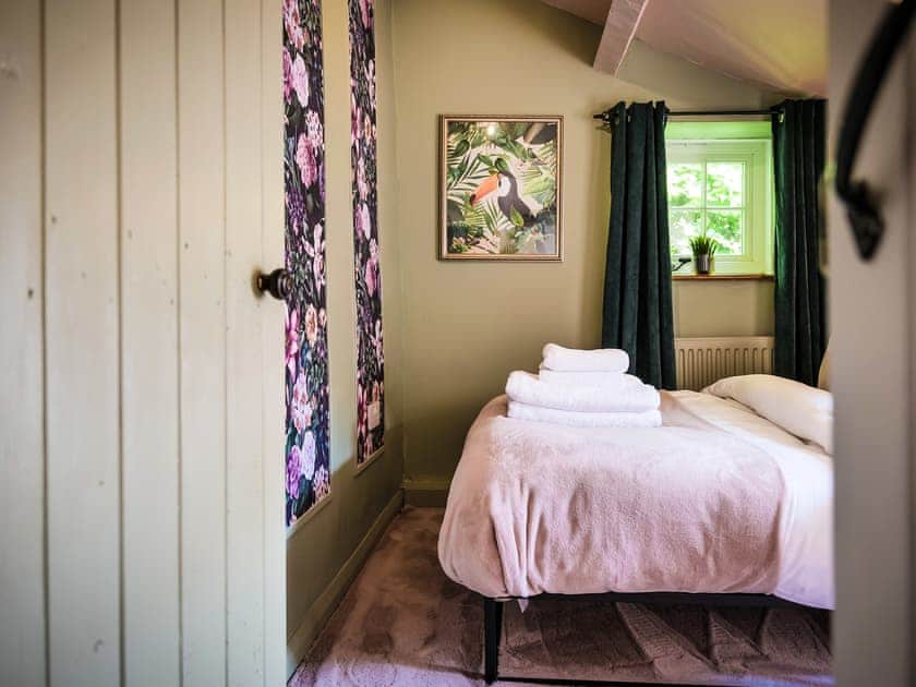 Double bedroom | Snowdrop Cottage, Welburn, near York