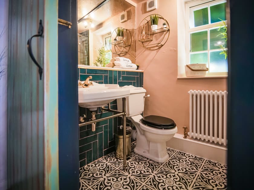 Bathroom | Snowdrop Cottage, Welburn, near York