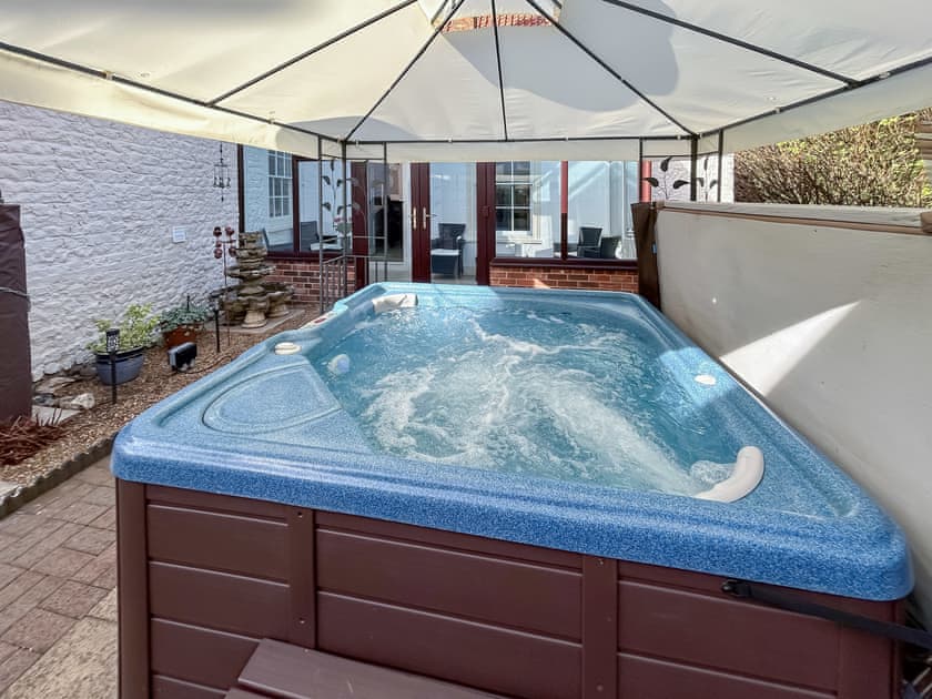 Hot tub | Moulsham House, Stoke Ferry