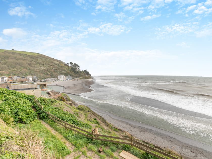 155 meters flat walk to Seaton Beach | By The Beach, Downderry and Seaton, near Looe