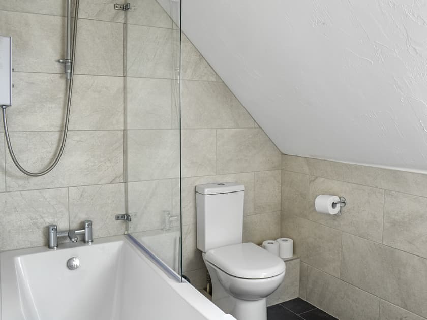 Bathroom | The Hayloft - Reach Court Cottages, St. Margaret’s, near Dover