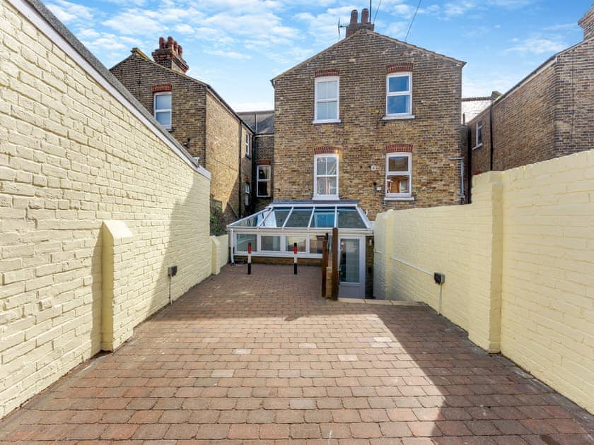 Parking space/Terrace | Casa Musica, Broadstairs
