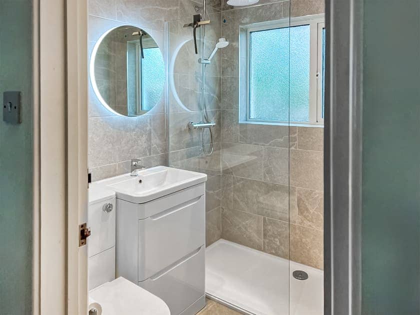 Bathroom | Longbeak View, Bude