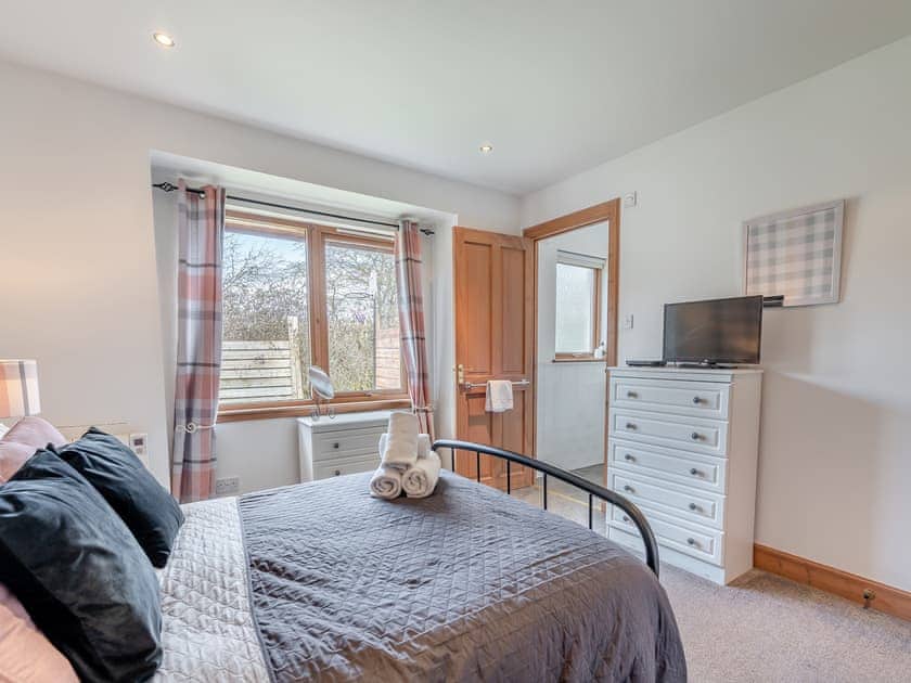 Well furnished and fitted double bedroom | Croftside House - Allt Mor Cottages, Aviemore