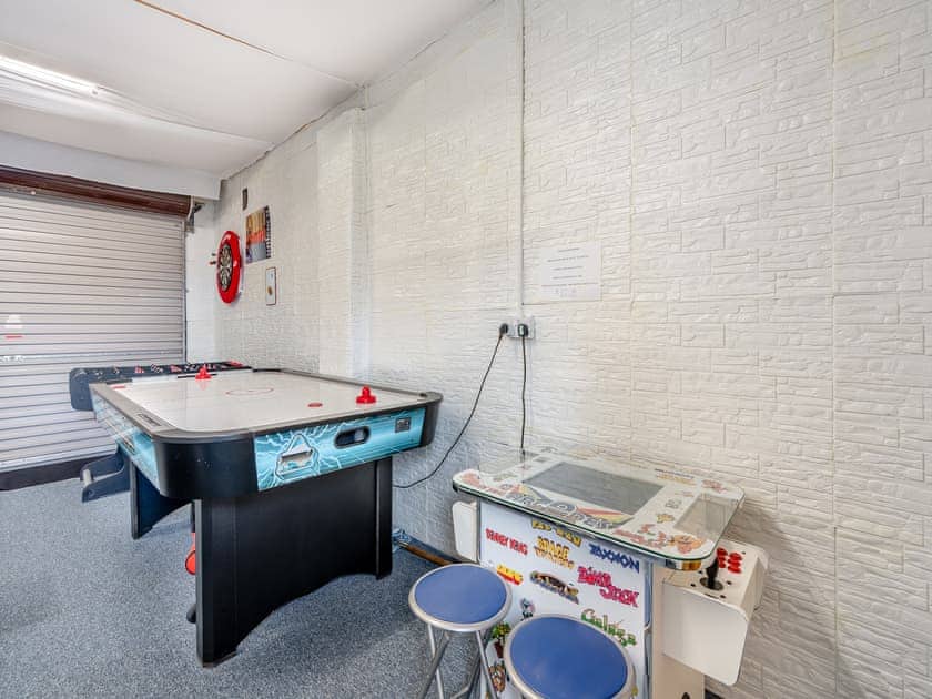 Games room with pool and table tennis plus sauna | Croftside House - Allt Mor Cottages, Aviemore