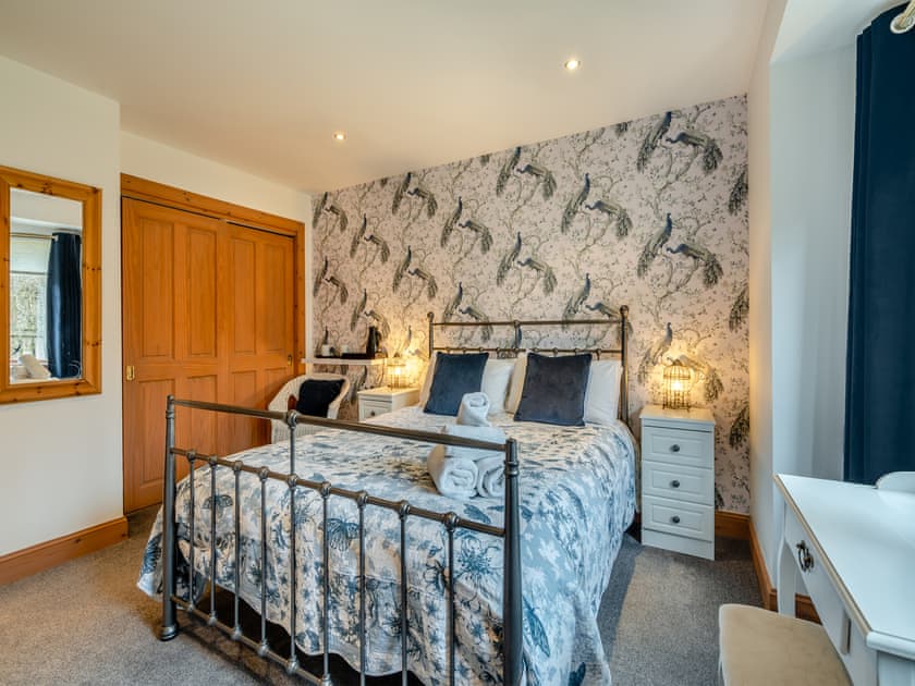 Charming and romantic double bedded room | Cairn View - Allt Mor Cottages, Aviemore