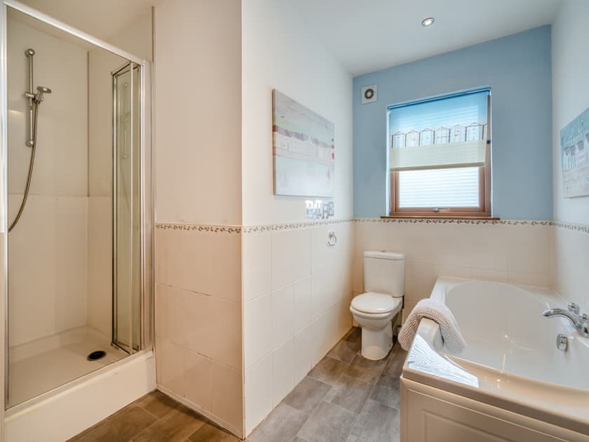 Bathroom | Cairn View - Allt Mor Cottages, Aviemore