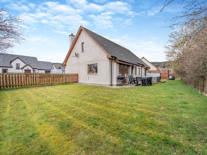 Exterior | Cairn View - Allt Mor Cottages, Aviemore