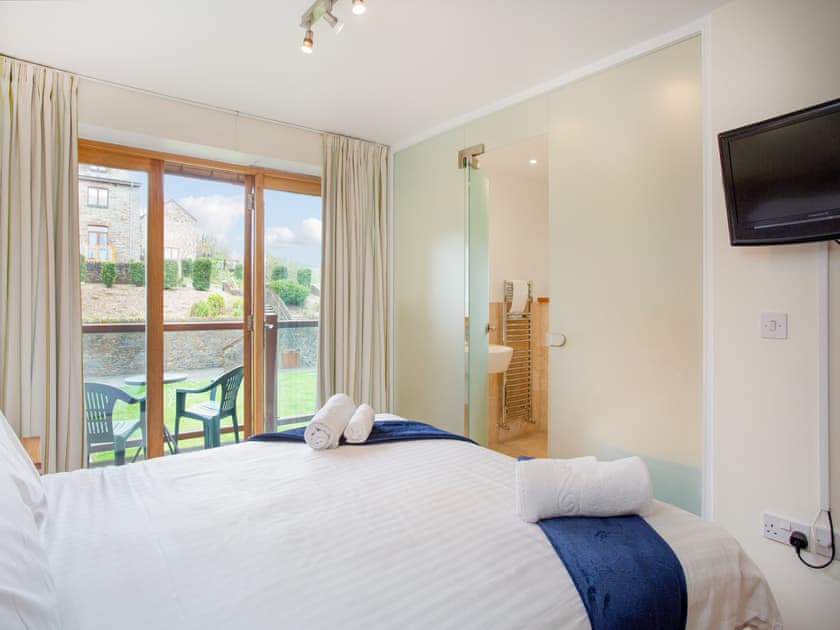Double bedroom | Golf Club Lodges- Kingfisher - Golf Club Lodges, Blackawton, near Totnes