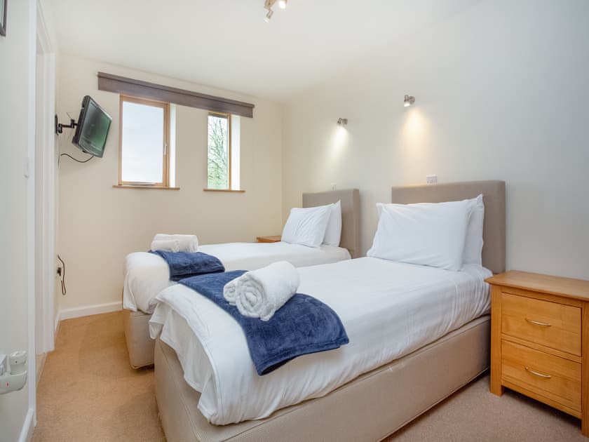 Twin bedroom | Golf Club Lodges- Kingfisher - Golf Club Lodges, Blackawton, near Totnes