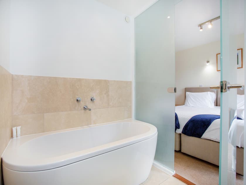 Bathroom | Golf Club Lodges- Kingfisher - Golf Club Lodges, Blackawton, near Totnes