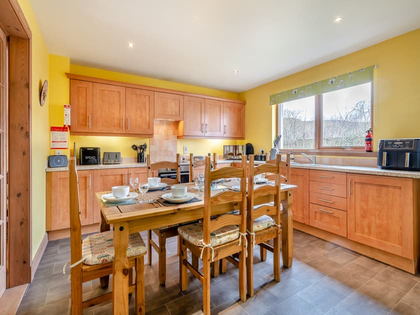 Well equipped kitchen/ dining room | Coire Cas - Allt Mor Cottages, Aviemore