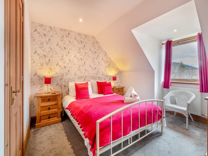 Comfortable double bedroom | Coire Cas - Allt Mor Cottages, Aviemore
