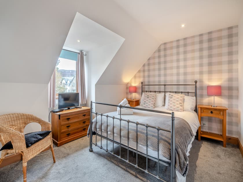 Comfy double bedroom | Coire Cas - Allt Mor Cottages, Aviemore