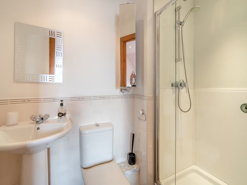 Bathroom | Coire Cas - Allt Mor Cottages, Aviemore