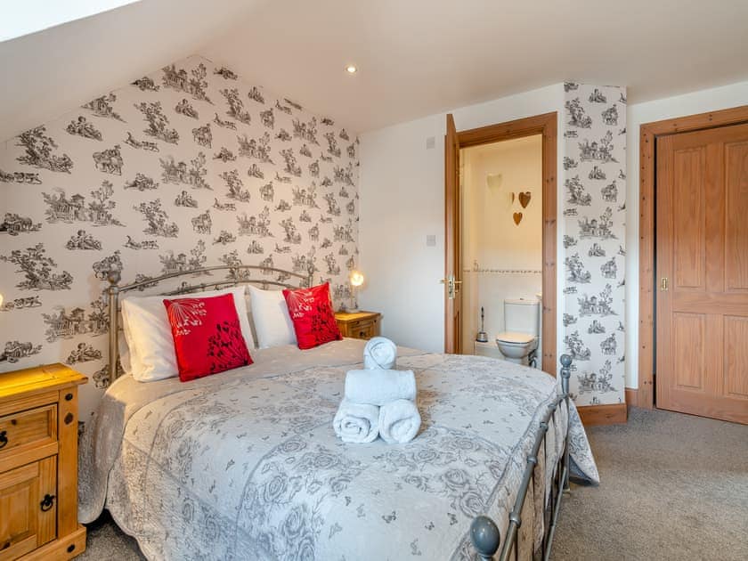 Double bedroom | Clunnie Mor - Allt Mor Cottages, Aviemore