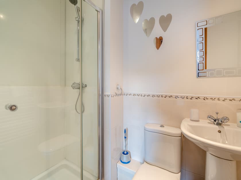 Bathroom | Clunnie Mor - Allt Mor Cottages, Aviemore