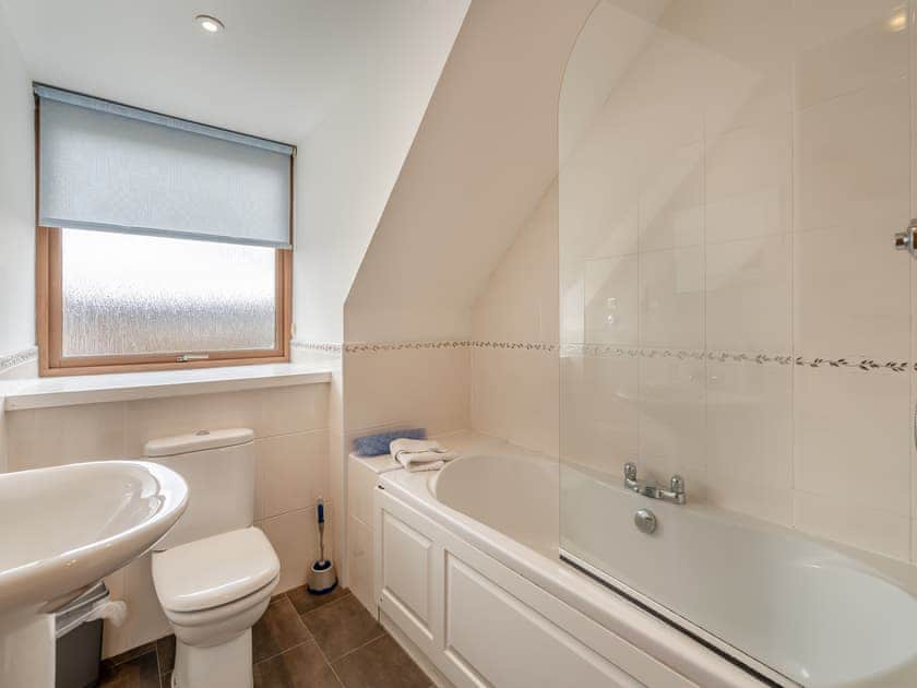 Bathroom | Clunnie Mor - Allt Mor Cottages, Aviemore