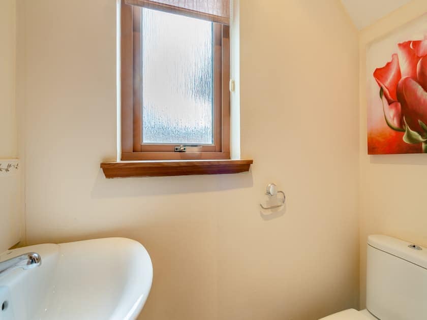 Bathroom | Clunnie Mor - Allt Mor Cottages, Aviemore