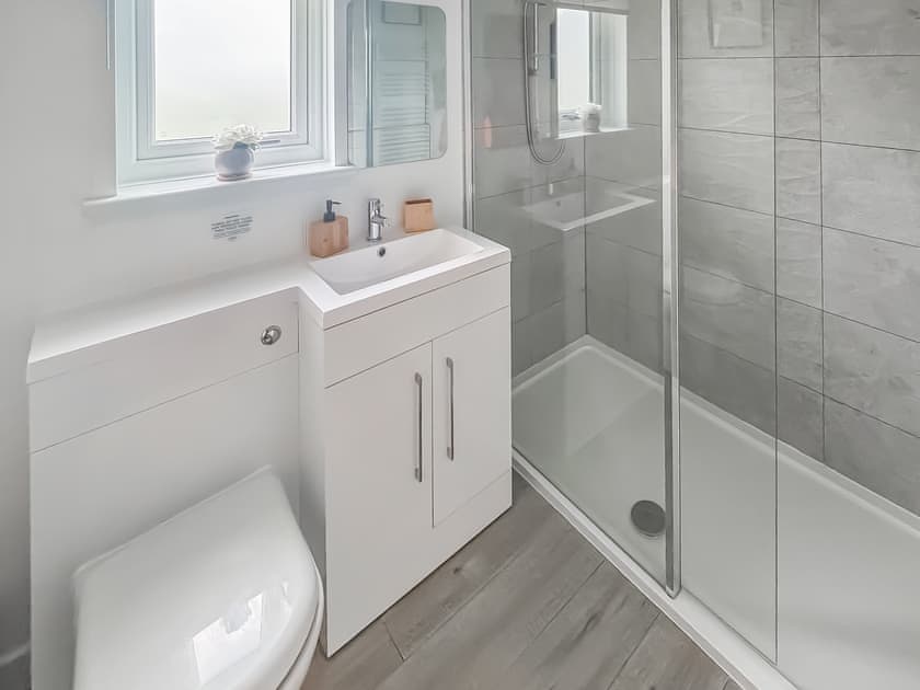 En-suite with generously sized shower  | Lyon Lodge, Aberfeldy