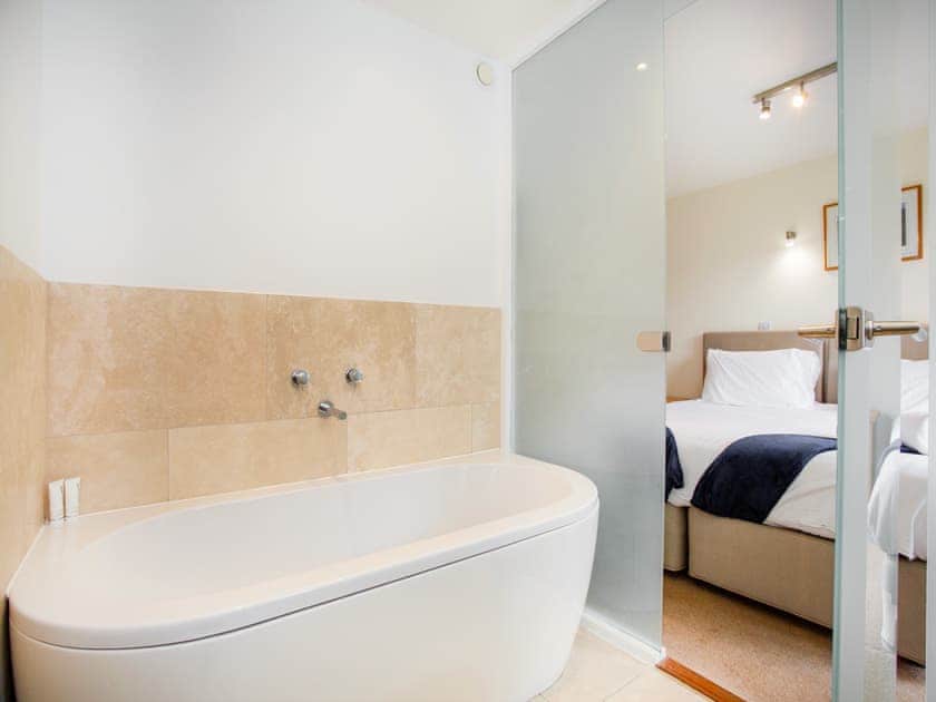 Bathroom | Golf Club Lodges- Curlew - Golf Club Lodges, Blackawton, near Totnes