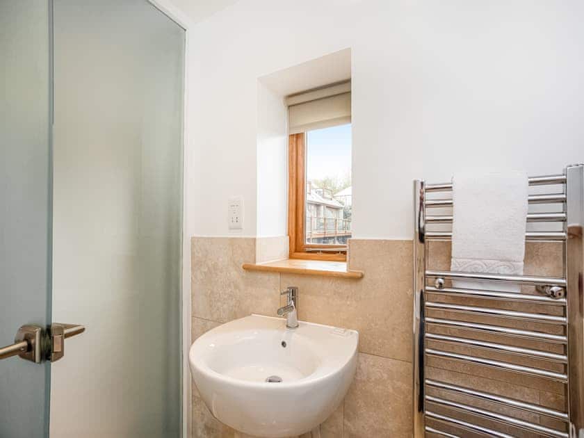 Bathroom | Golf Club Lodges- Curlew - Golf Club Lodges, Blackawton, near Totnes