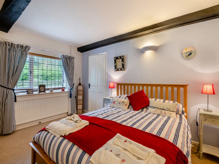 Double bedroom | Little Crawfish Cottage, Thursford