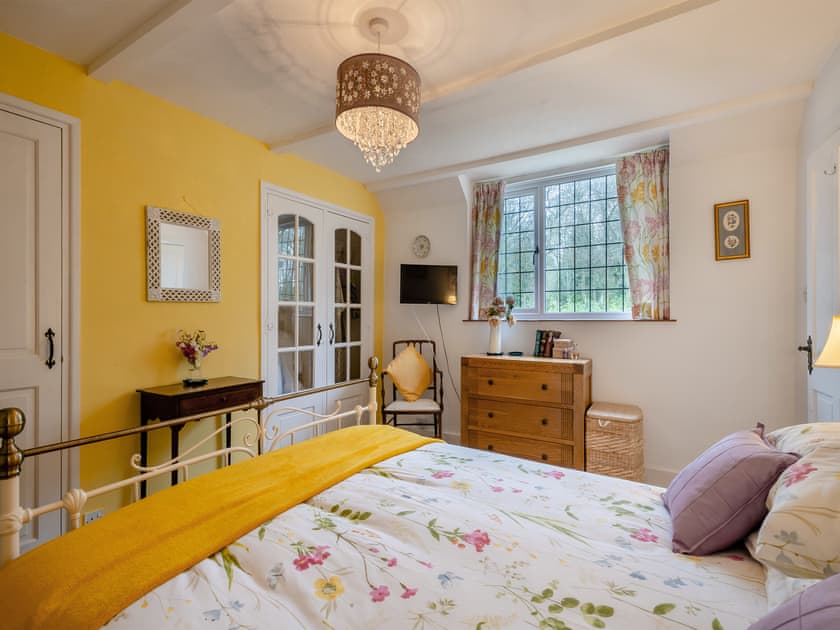 Double bedroom | Little Crawfish Cottage, Thursford