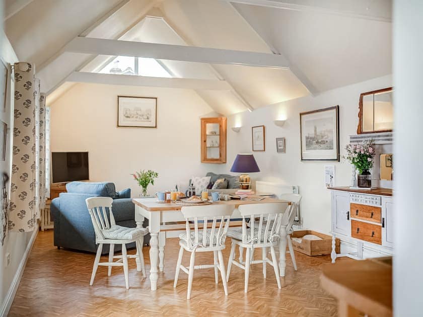 Comfortable living area | Yew Tree Cottage, Cheriton, near Alresford