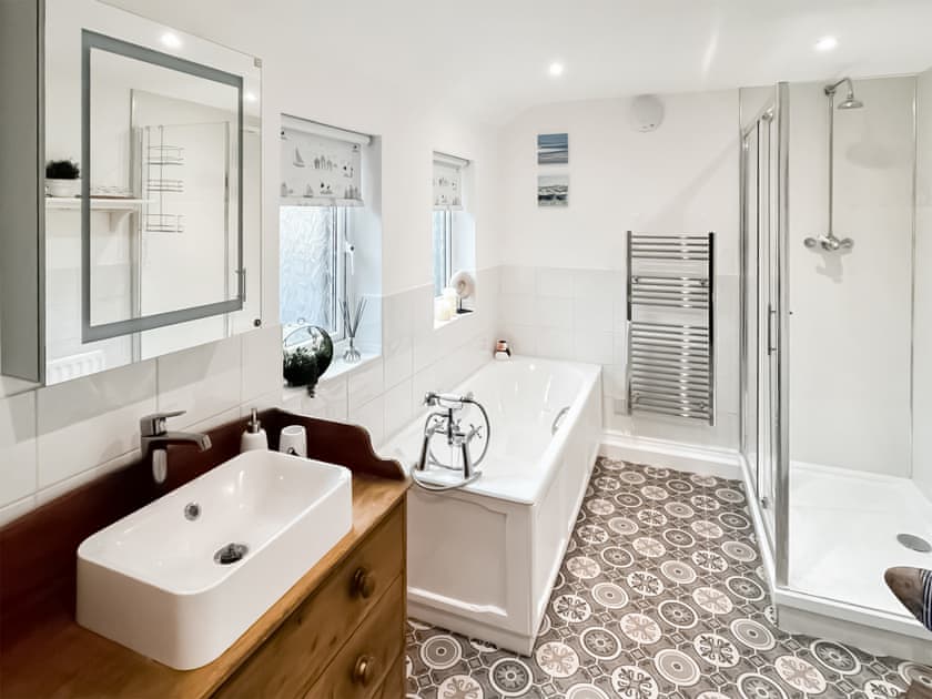 Bathroom | Puffling Cottage, Amble