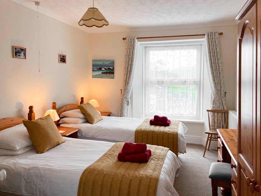 Twin bedroom | Atlantic House, Port Isaac
