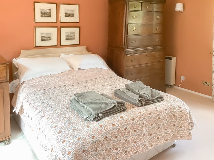 Master bedroom | Cwmfron House, Tylwch