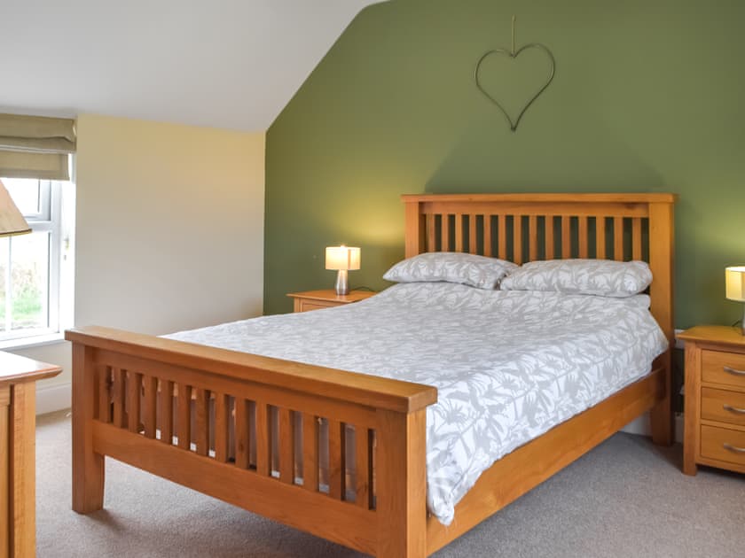 Double bedroom | Frondeg, Tanygroes