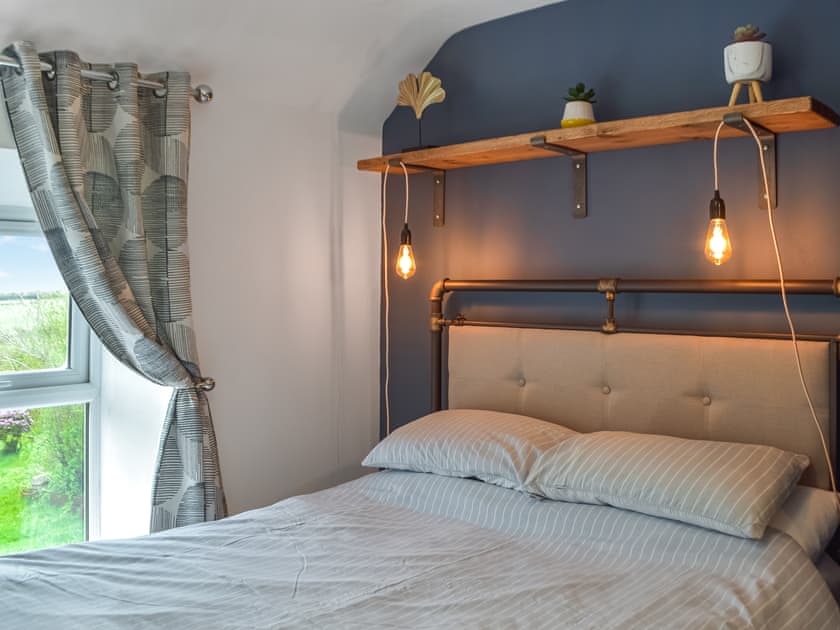 Double bedroom | Frondeg, Tanygroes